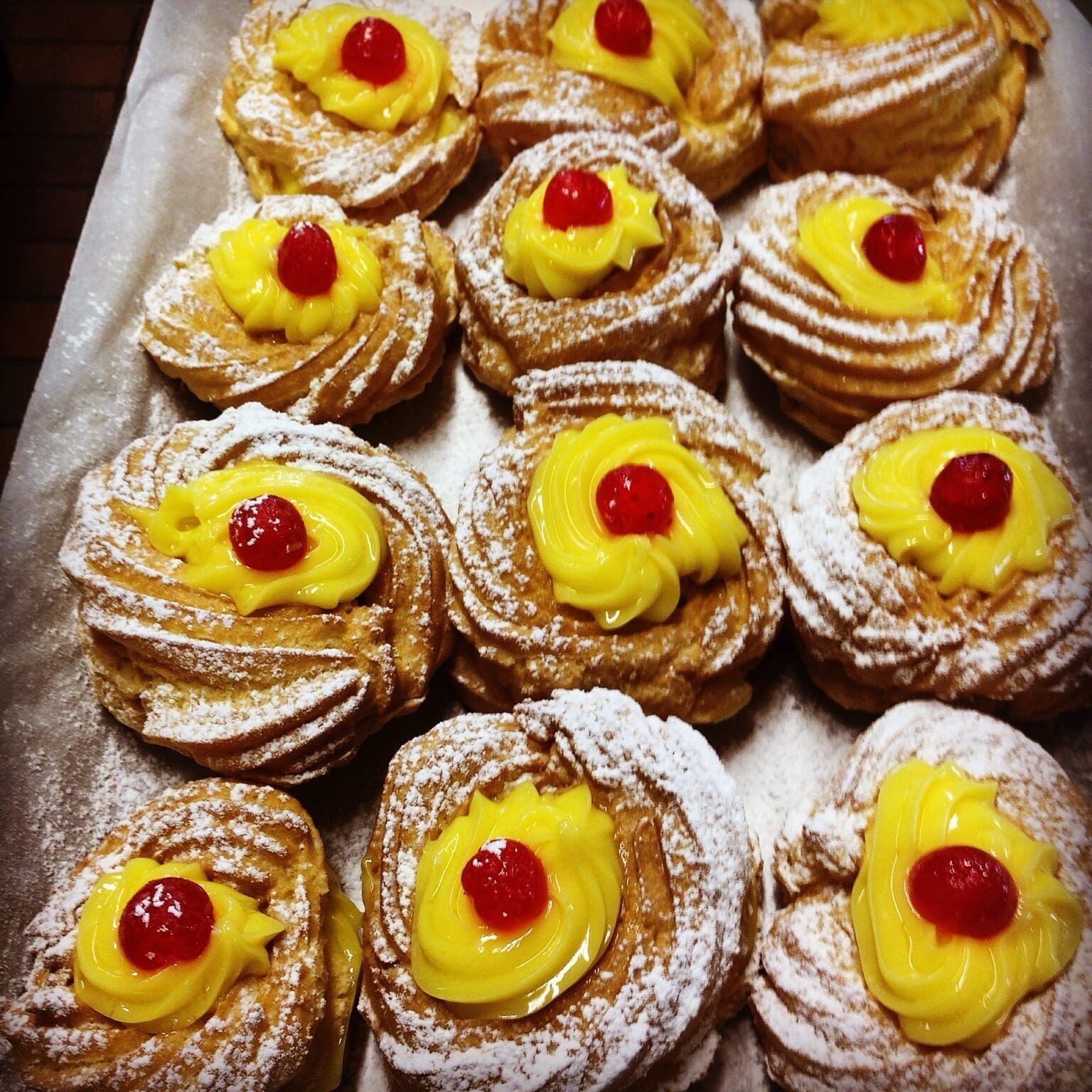 Zeppole artigianali con crema della Trattoria Ai Due Orsi a Milano