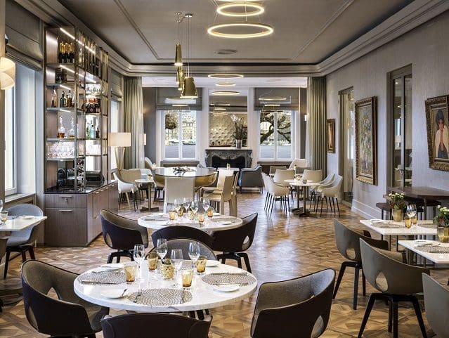 Living Room Bar & Kitchen